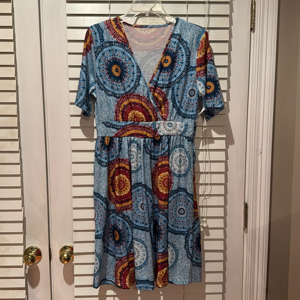 Multi colored dress size large. No tag on the neck.